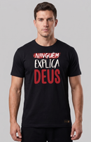 Camiseta "Ninguém Explica Deus"